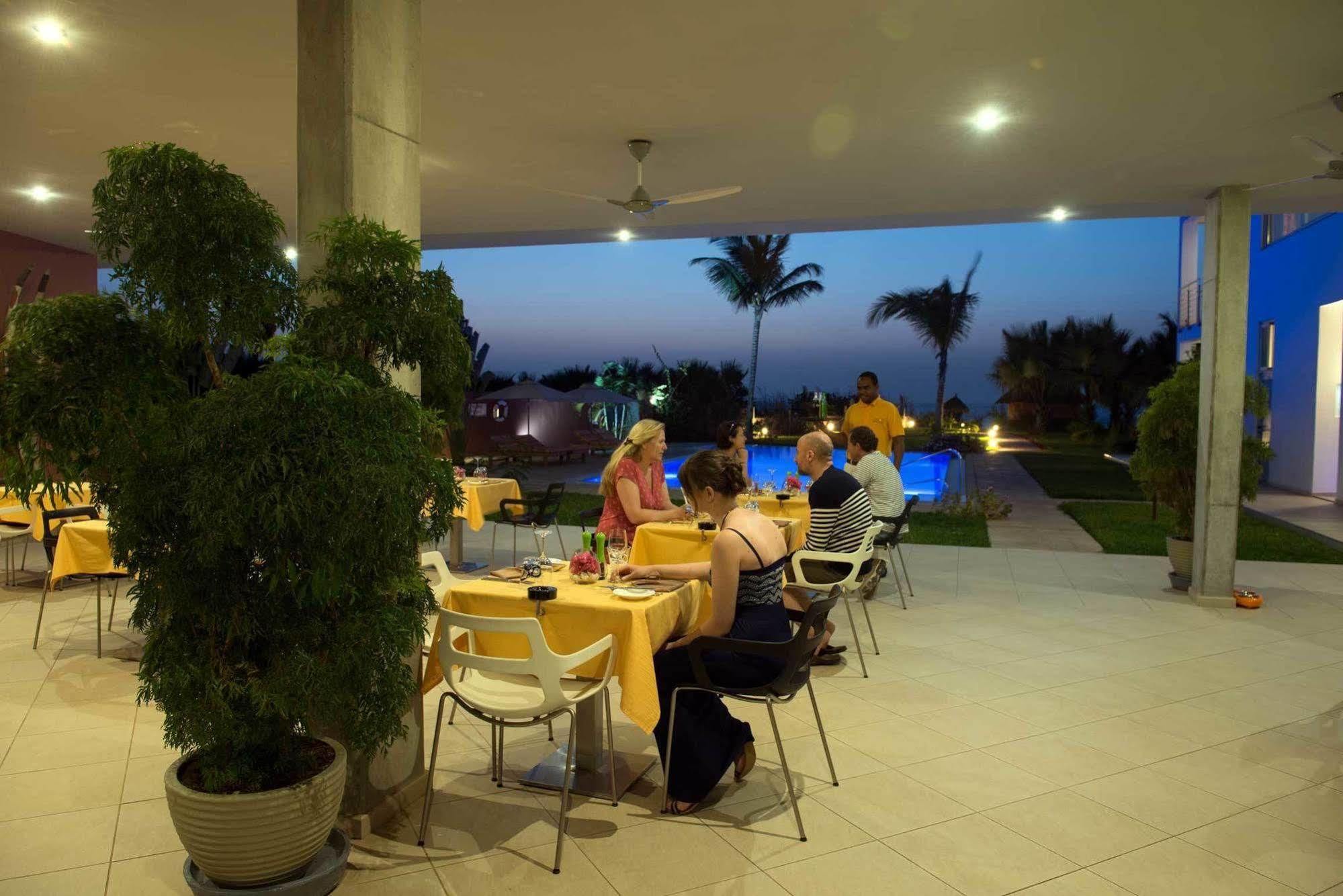 Leo'S Beach Hotel - Adults Only Brufut Kültér fotó